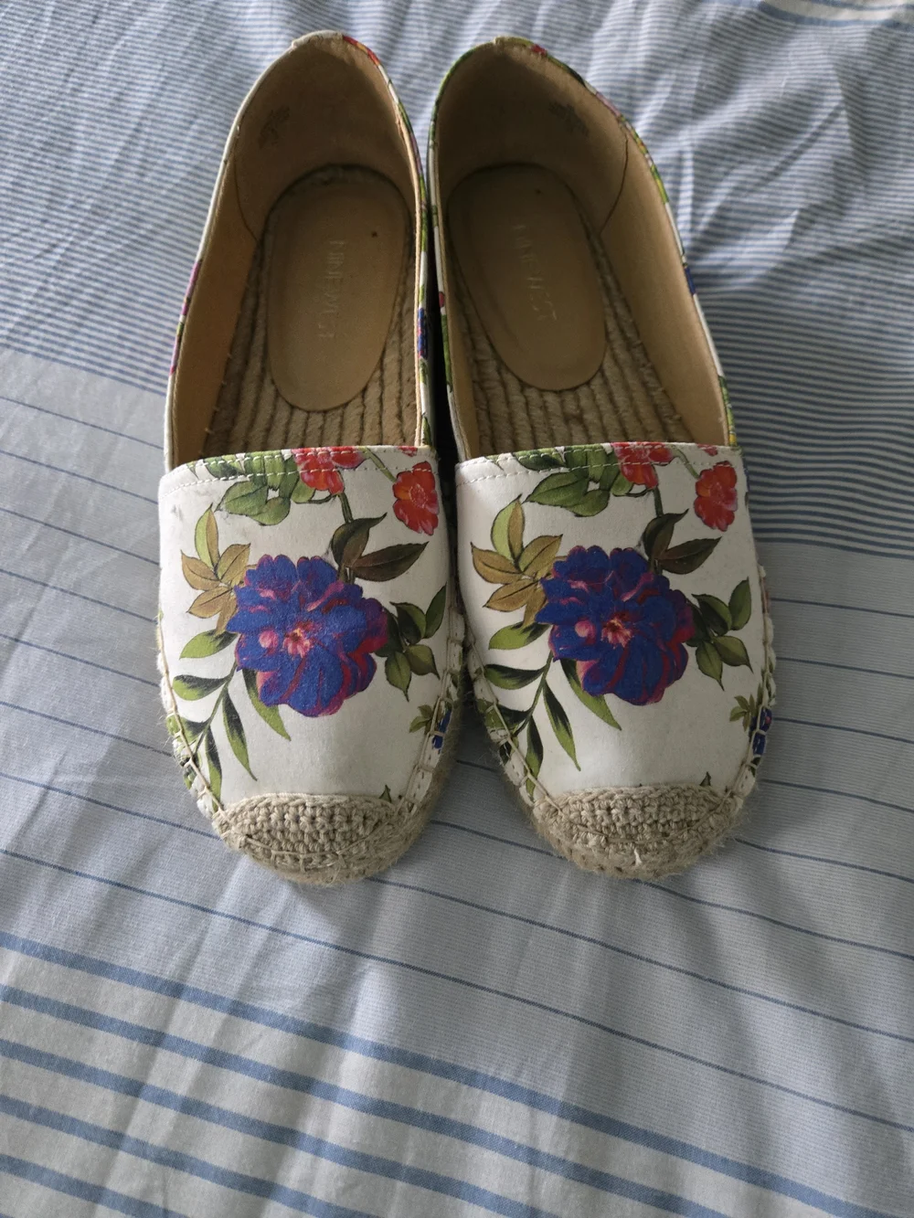 Nine West White Leather Espadrilles with Blue Floral Print Size 8